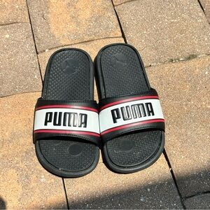 puma boys size 2 flip flops